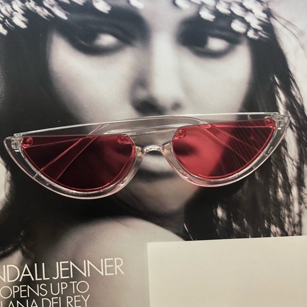 Woman Transparent pink frame sunglasses